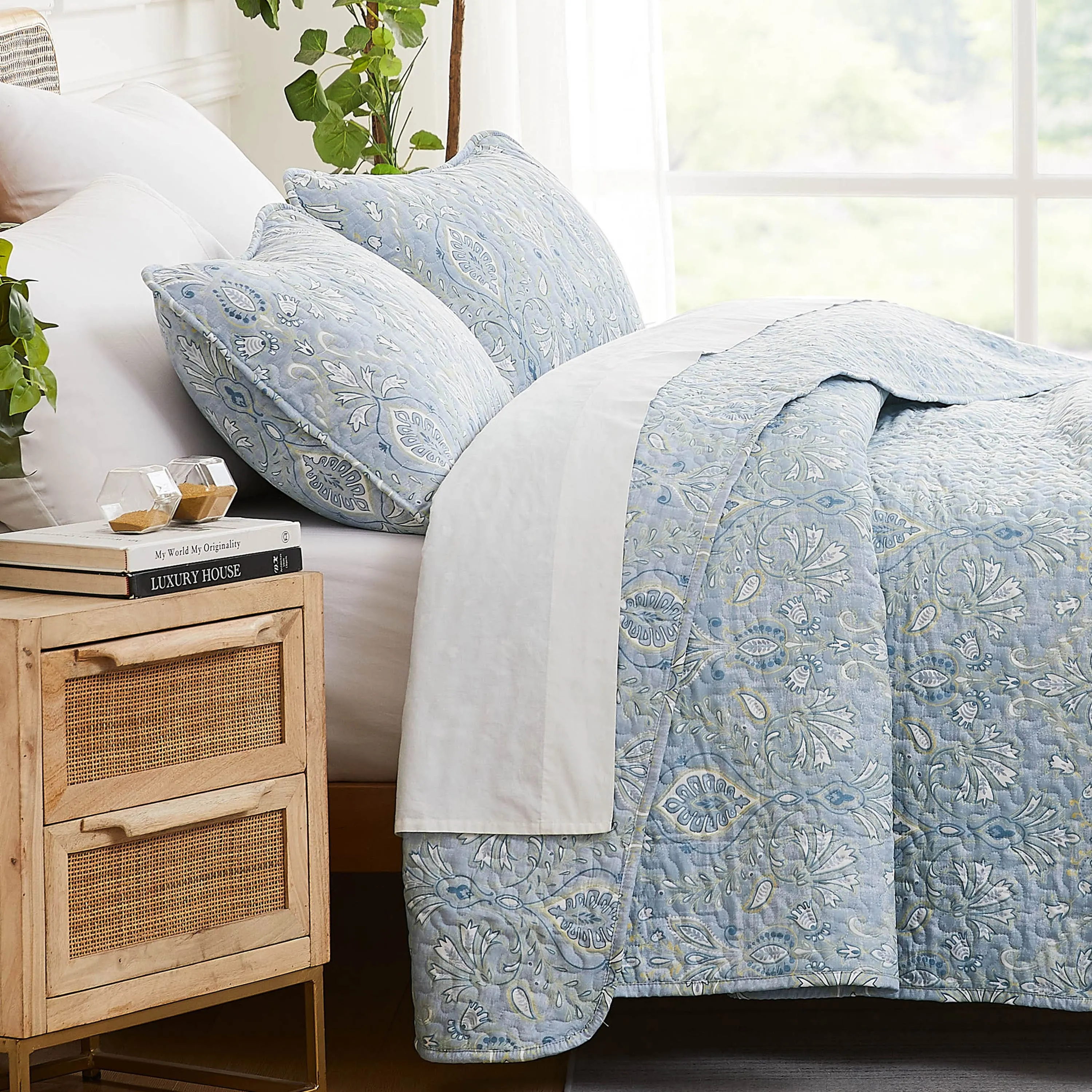Paisley Grace Quilt Set